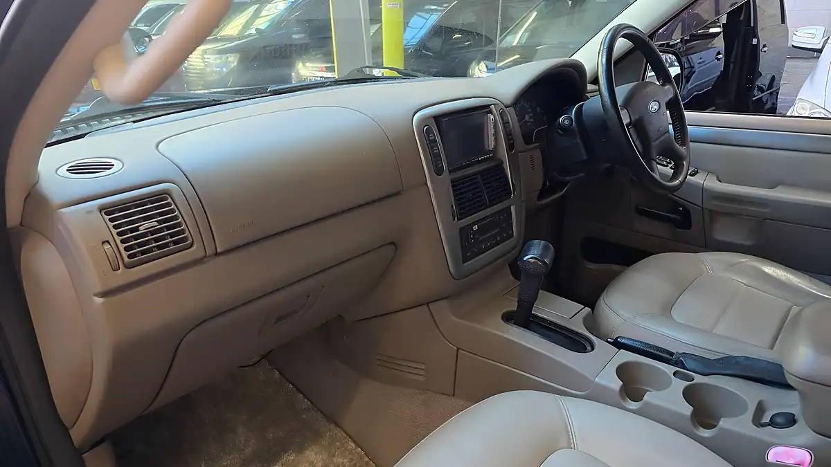 Used 2005 Ford Explorer Xlt 7 Seats Leather Blue - Interior and Exterior details 4