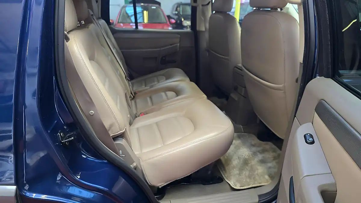 Used 2005 Ford Explorer Xlt 7 Seats Leather Blue - Interior and Exterior details 6