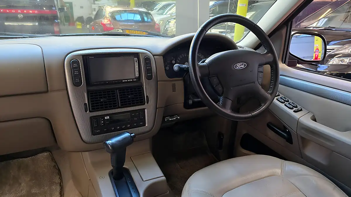 Used 2005 Ford Explorer Xlt 7 Seats Leather Blue - Interior and Exterior details 8