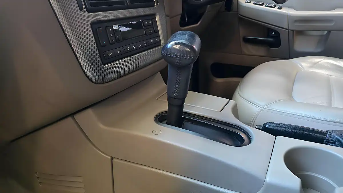 Used 2005 Ford Explorer Xlt 7 Seats Leather Blue - Interior and Exterior details 9