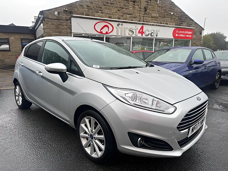 Used 2005 Ford Fiesta Titanium Silver - Front View
