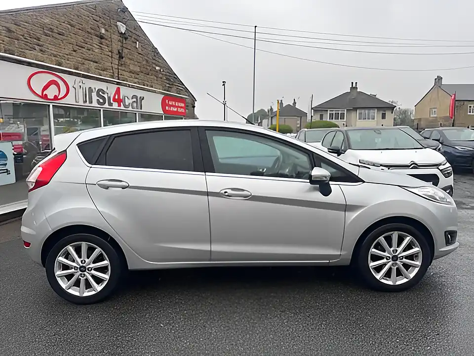 Used 2005 Ford Fiesta Titanium Silver - Interior and Exterior details 4