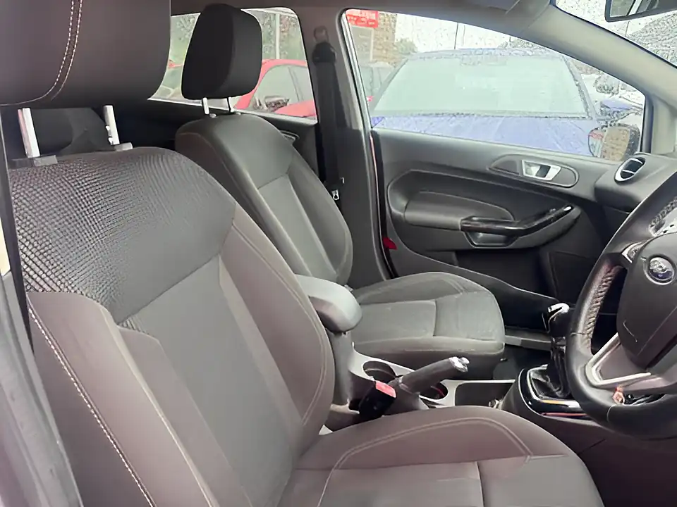 Used 2005 Ford Fiesta Titanium Silver - Interior and Exterior details 6