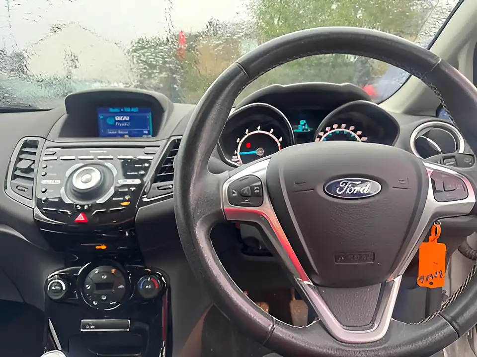 Used 2005 Ford Fiesta Titanium Silver - Interior and Exterior details 9