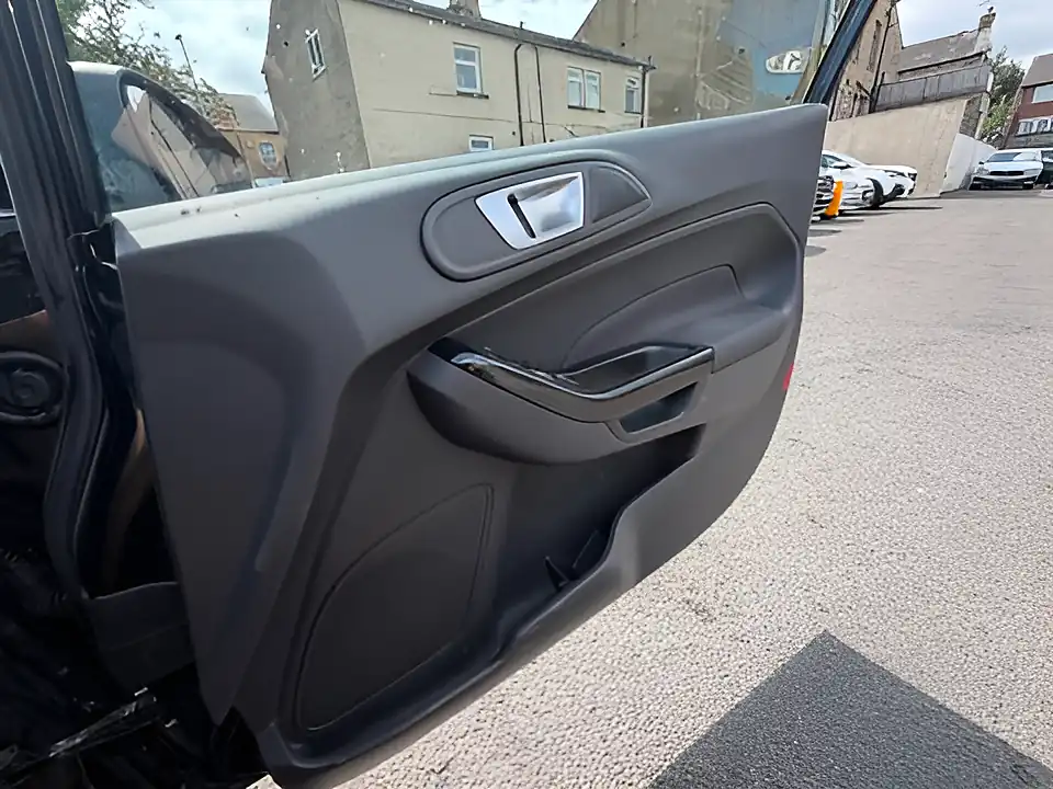 Used 2005 Ford Fiesta Zetec Black - Interior and Exterior details 16