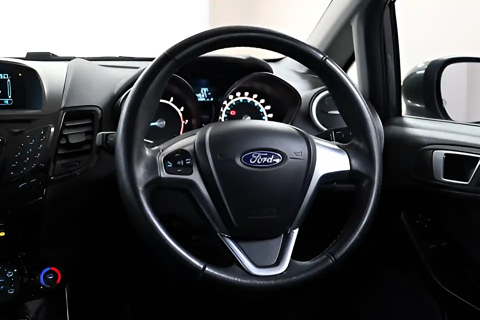 Used 2005 Ford Fiesta Zetec Grey - Interior and Exterior details 18