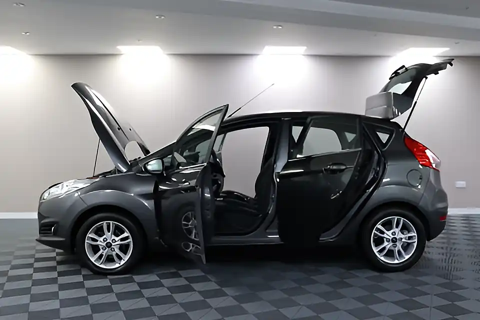 Used 2005 Ford Fiesta Zetec Grey - Interior and Exterior details 4