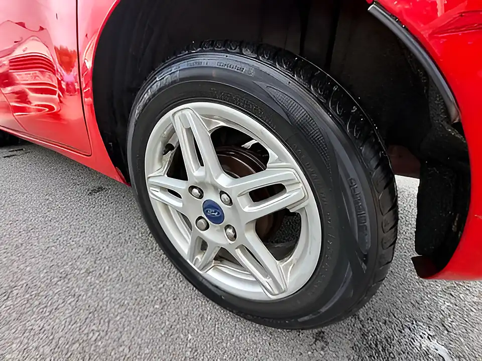 Used 2005 Ford Fiesta Zetec Red - Interior and Exterior details 8