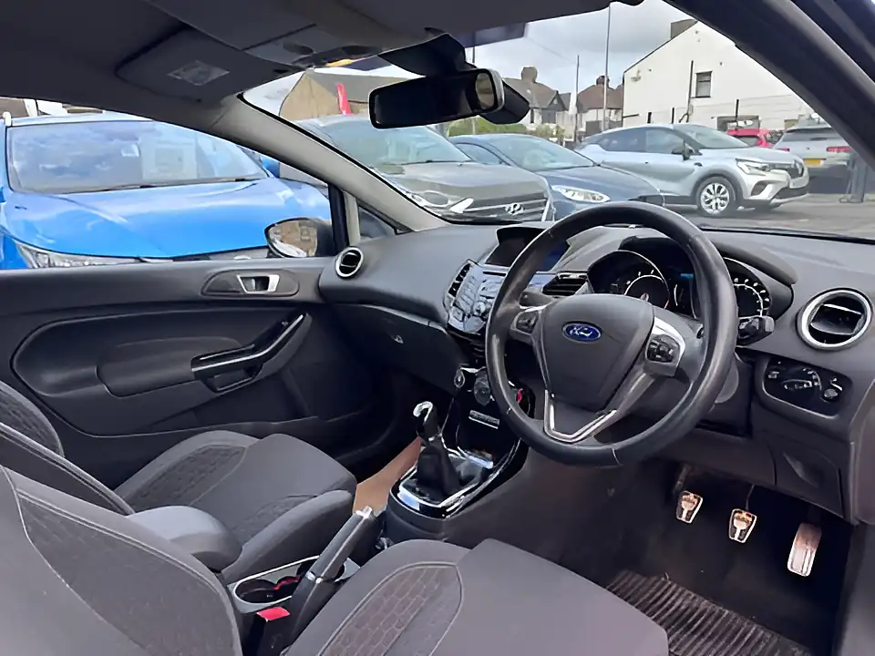 Used 2005 Ford Fiesta Zetec S Grey - Interior and Exterior details 9