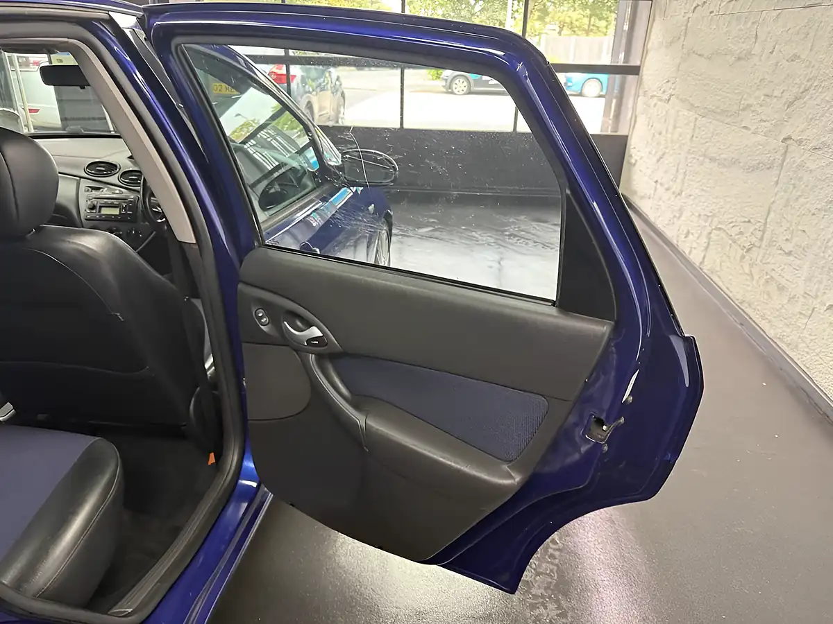 Used 2005 Ford Focus ST-170 Blue - Interior and Exterior details 18