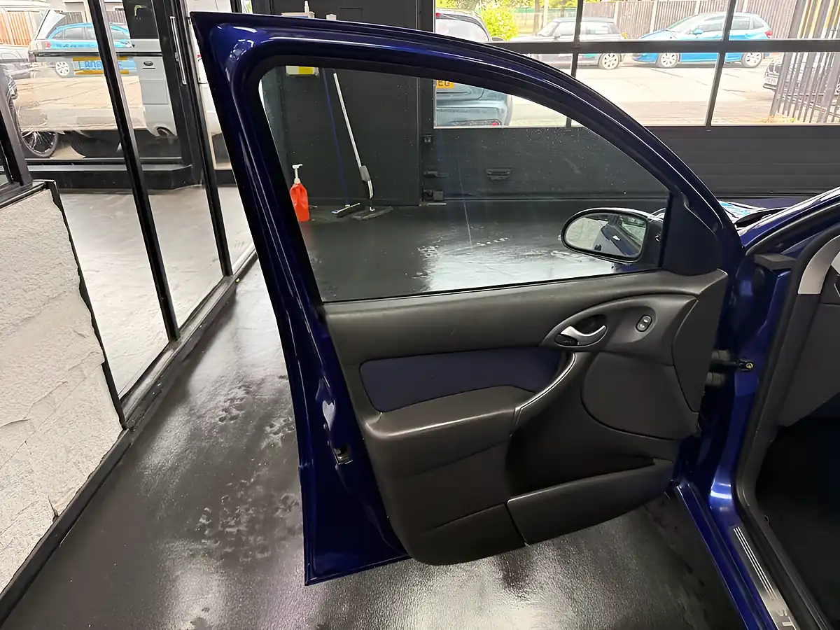 Used 2005 Ford Focus ST-170 Blue - Interior and Exterior details 19