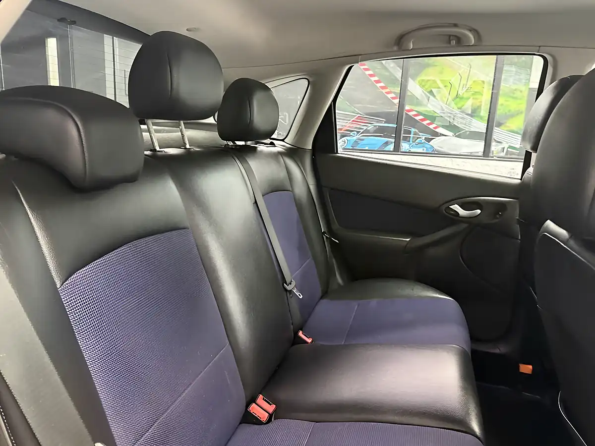 Used 2005 Ford Focus ST-170 Blue - Interior and Exterior details 8