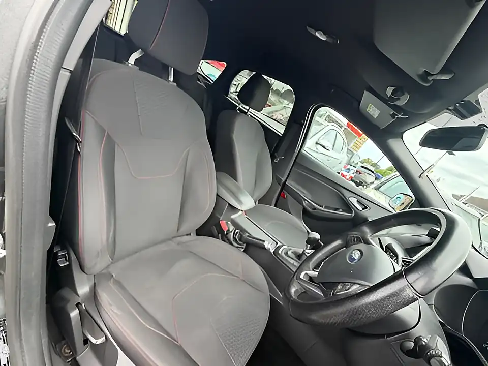 Used 2005 Ford Focus ST-Line Grey - Interior and Exterior details 11