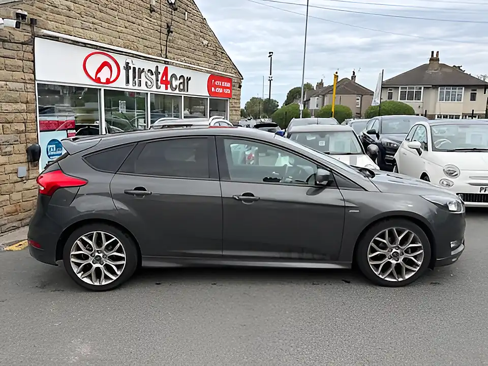 Used 2005 Ford Focus ST-Line Grey - Interior and Exterior details 7