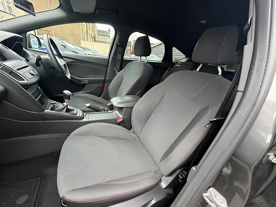 Used 2005 Ford Focus ST-Line Grey - Interior and Exterior details 9