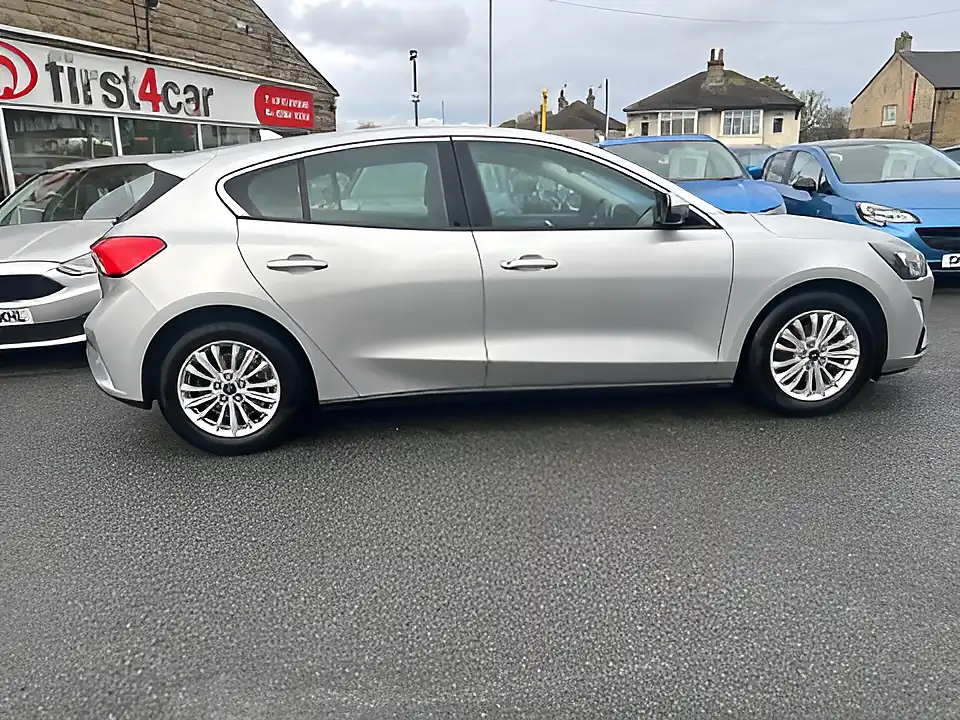 Used 2005 Ford Focus Titanium Moondust Silver - Interior and Exterior details 7