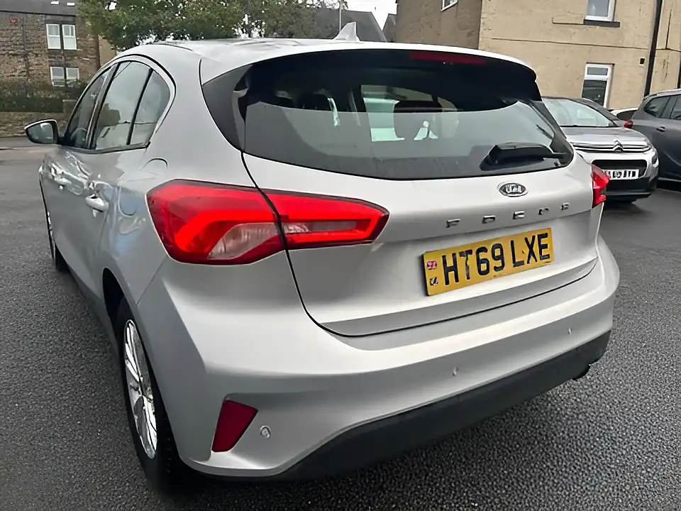 Used 2005 Ford Focus Titanium Moondust Silver - Interior and Exterior details 9
