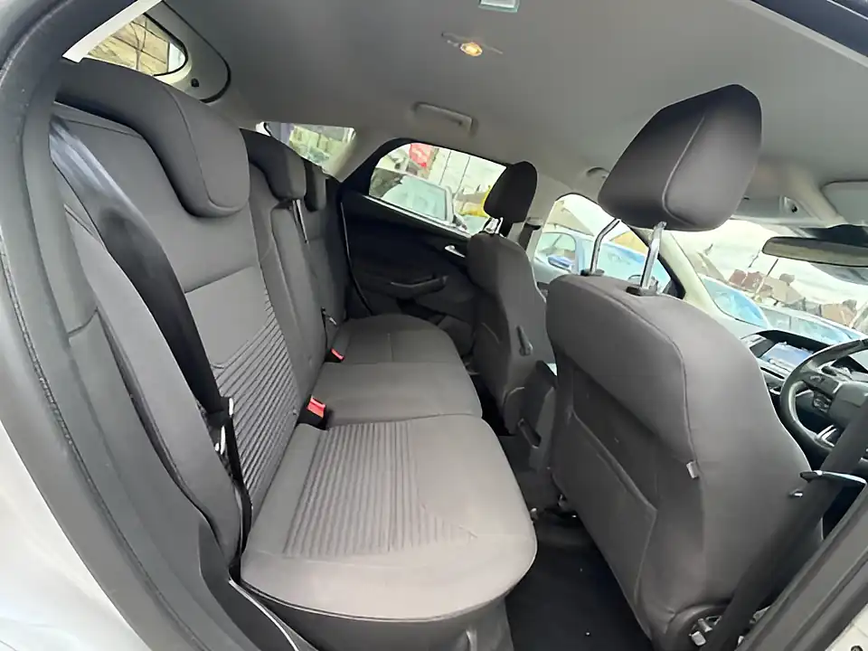 Used 2005 Ford Focus Titanium Silver - Interior and Exterior details 10