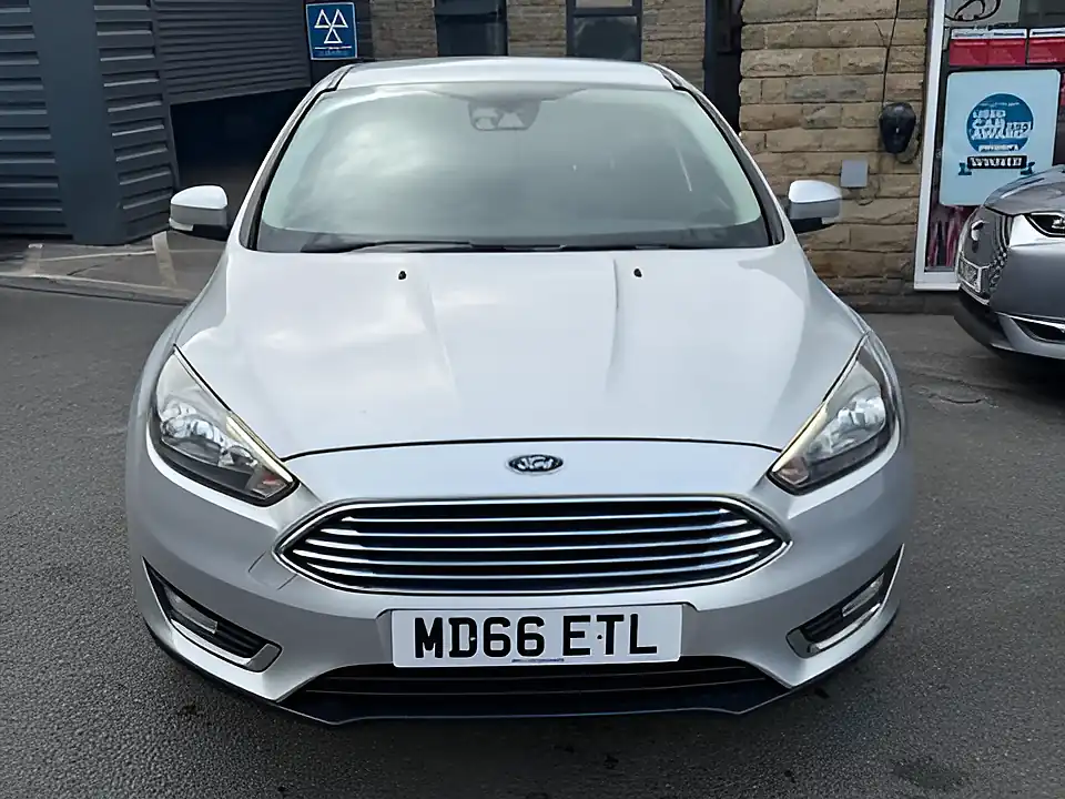 Used 2005 Ford Focus Titanium Silver - Interior and Exterior details 2