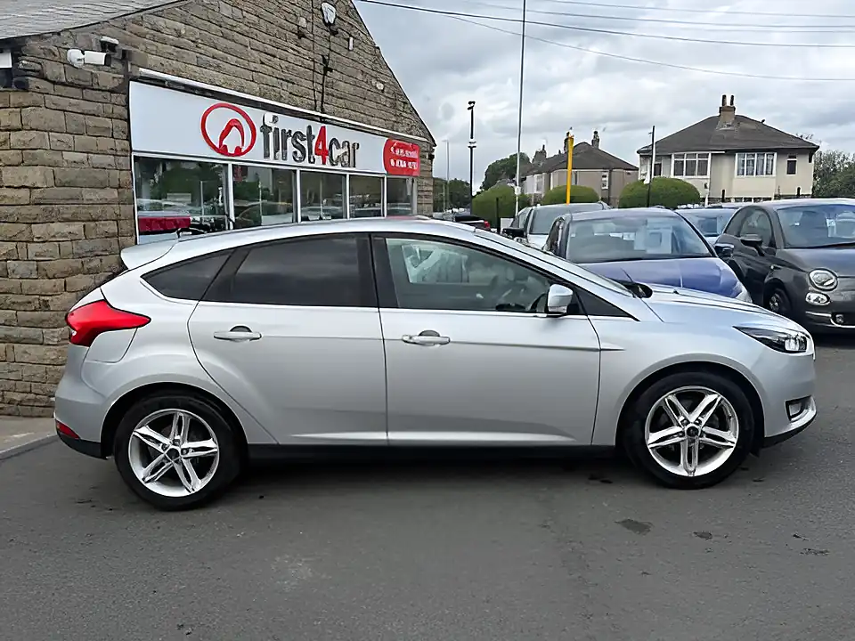 Used 2005 Ford Focus Titanium Silver - Interior and Exterior details 4
