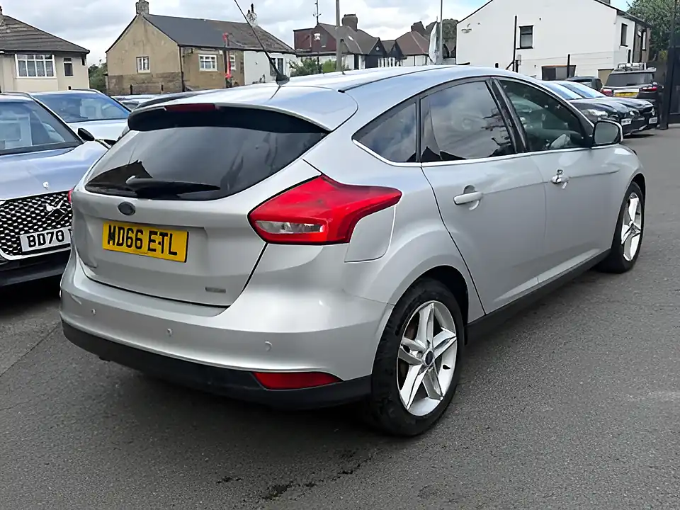 Used 2005 Ford Focus Titanium Silver - Interior and Exterior details 5