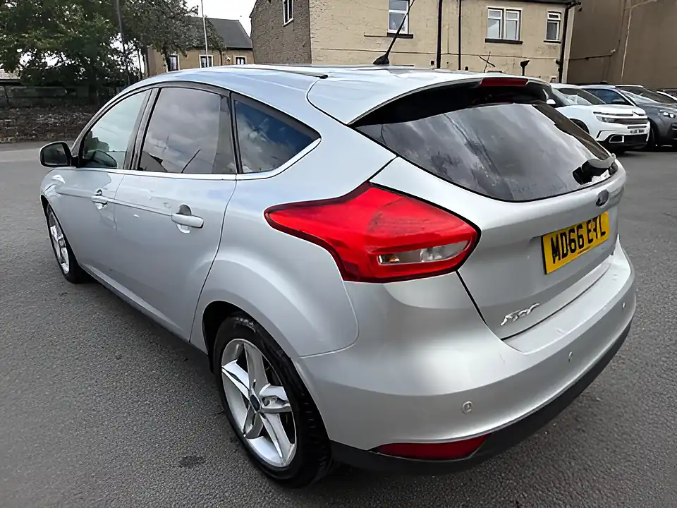 Used 2005 Ford Focus Titanium Silver - Interior and Exterior details 7