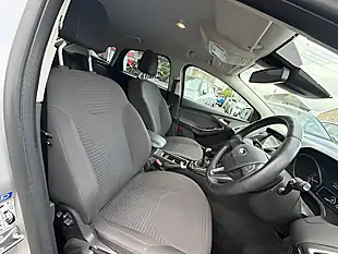 Used 2005 Ford Focus Titanium Silver - Interior and Exterior details 8