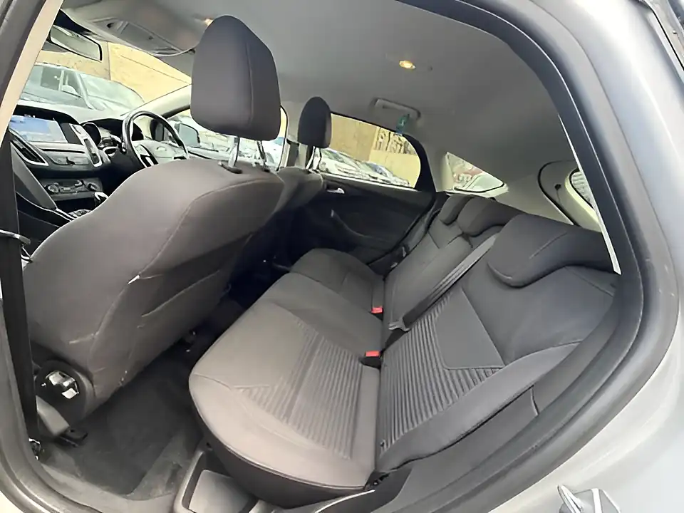 Used 2005 Ford Focus Titanium Silver - Interior and Exterior details 9