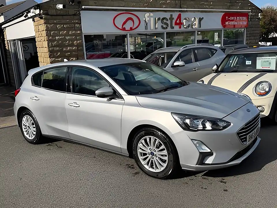 Used 2005 Ford Focus Titanium Silver - Front View