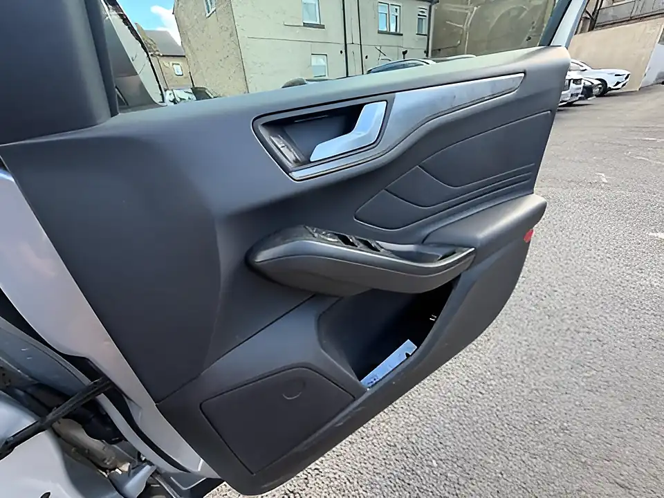 Used 2005 Ford Focus Titanium Silver - Interior and Exterior details 16