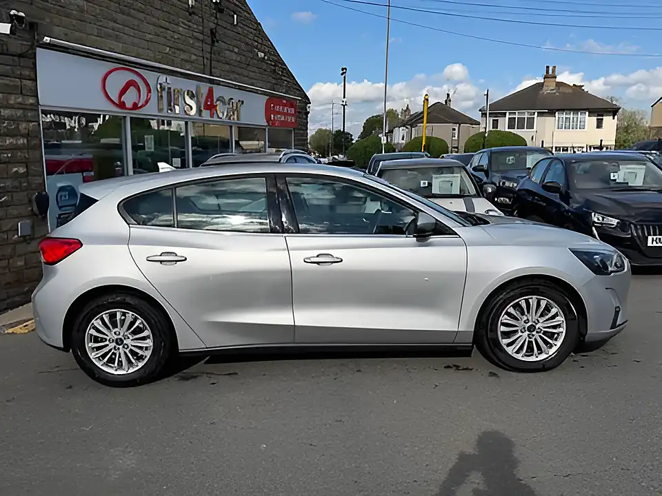 Used 2005 Ford Focus Titanium Silver - Interior and Exterior details 4