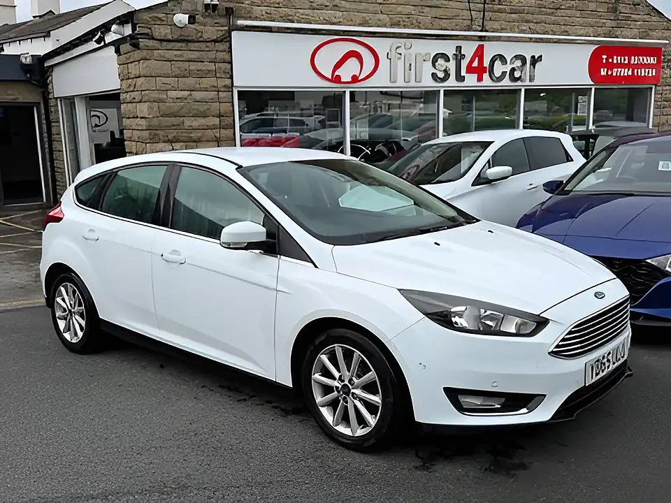 Used 2005 Ford Focus Titanium White - Front View