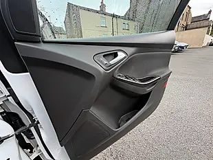 Used 2005 Ford Focus Titanium White - Interior and Exterior details 13
