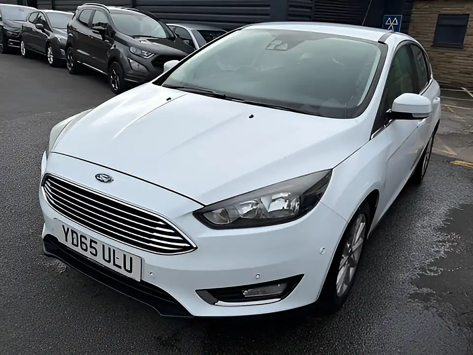 Used 2005 Ford Focus Titanium White - Interior and Exterior details 3