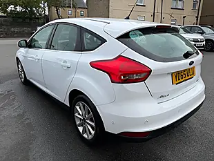 Used 2005 Ford Focus Titanium White - Interior and Exterior details 4
