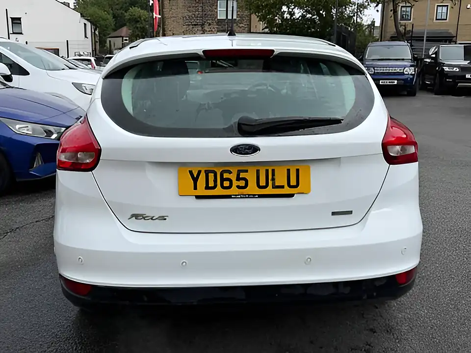 Used 2005 Ford Focus Titanium White - Interior and Exterior details 5
