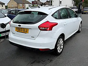 Used 2005 Ford Focus Titanium White - Interior and Exterior details 7