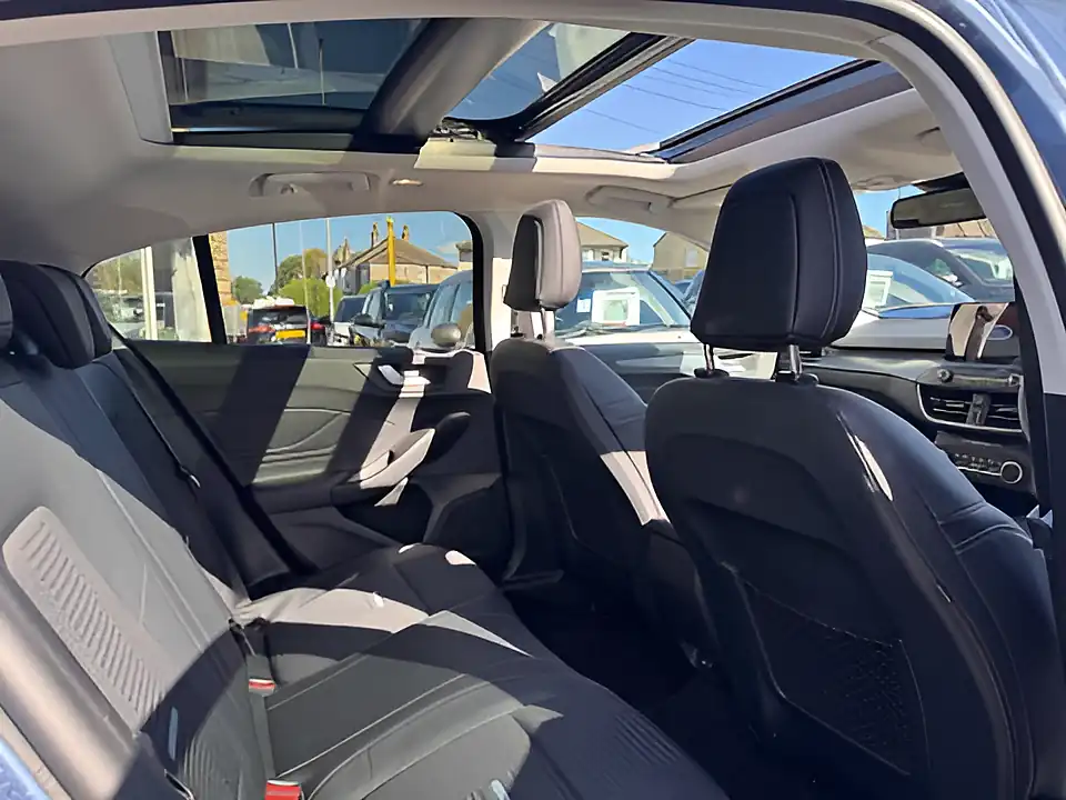 Used 2005 Ford Focus X Blue - Interior and Exterior details 12
