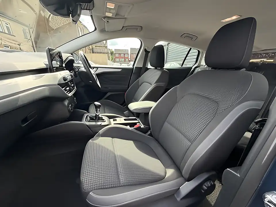 Used 2005 Ford Focus Zetec Blue - Interior and Exterior details 14