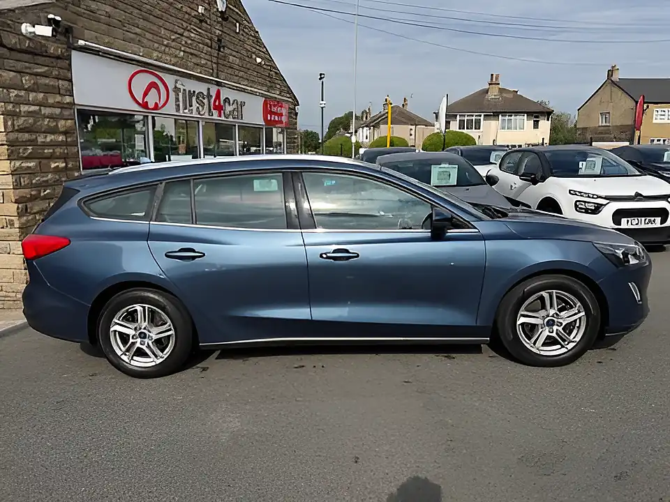 Used 2005 Ford Focus Zetec Blue - Interior and Exterior details 4