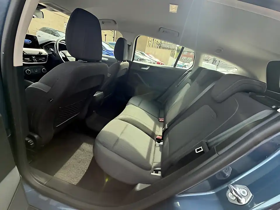 Used 2005 Ford Focus Zetec Blue - Interior and Exterior details 9