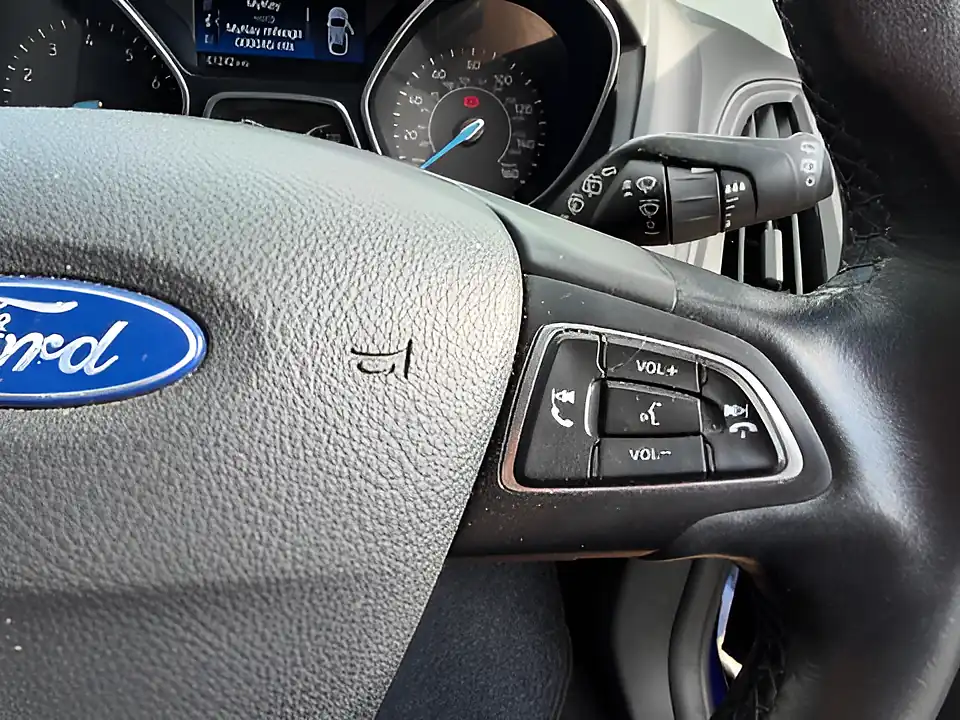 Used 2005 Ford Focus Zetec Blue - Interior and Exterior details 11