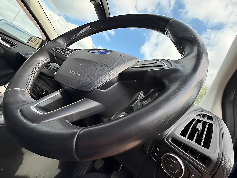 Used 2005 Ford Focus Zetec Blue - Interior and Exterior details 13