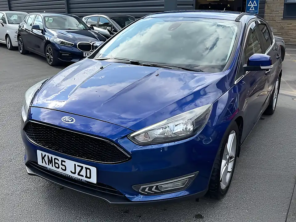 Used 2005 Ford Focus Zetec Blue - Interior and Exterior details 3