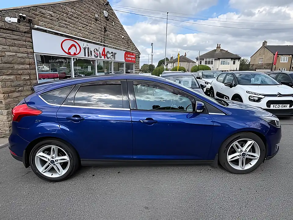 Used 2005 Ford Focus Zetec Blue - Interior and Exterior details 4