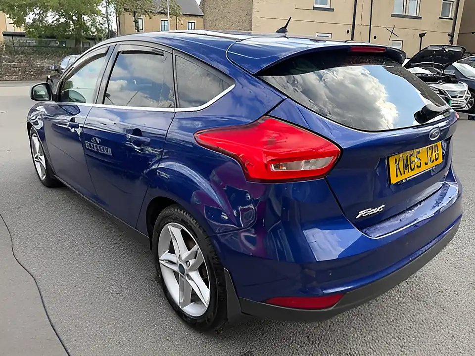 Used 2005 Ford Focus Zetec Blue - Interior and Exterior details 5