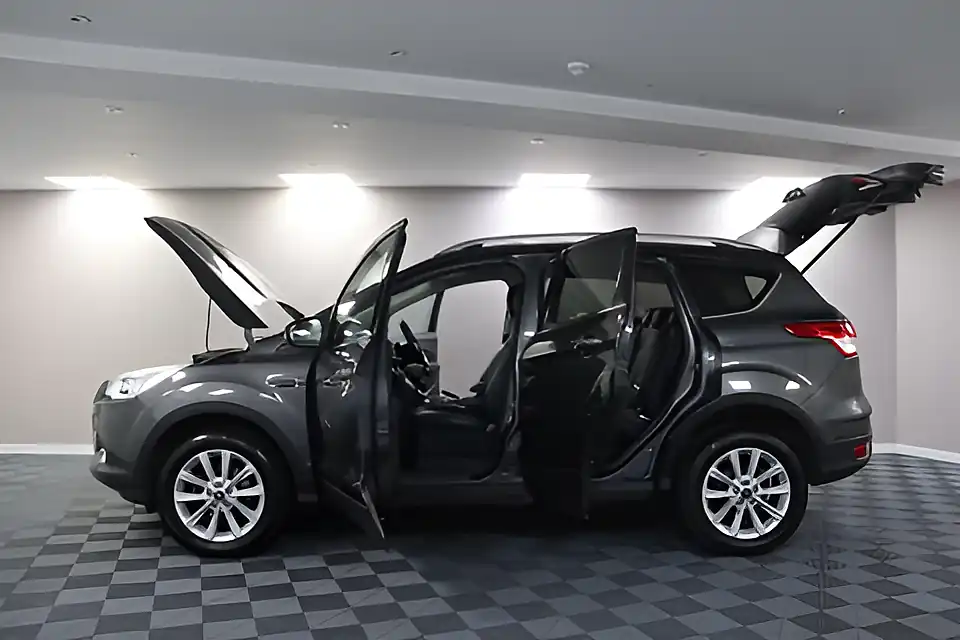 Used 2005 Ford Kuga Titanium Grey - Interior and Exterior details 5