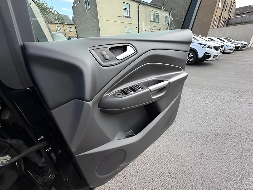 Used 2005 Ford Kuga Zetec Black - Interior and Exterior details 12