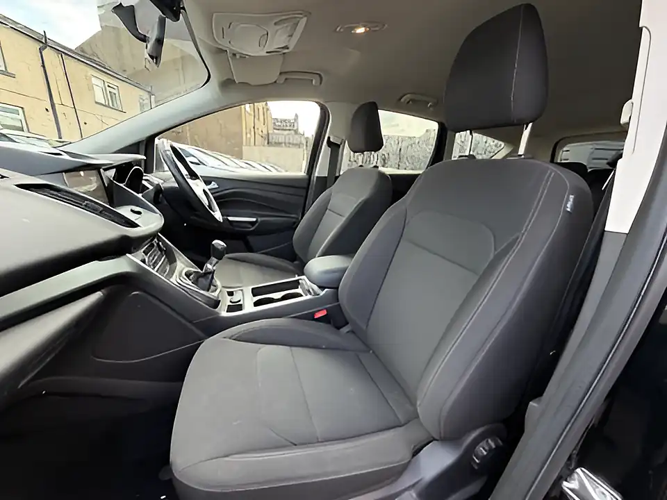 Used 2005 Ford Kuga Zetec Black - Interior and Exterior details 16