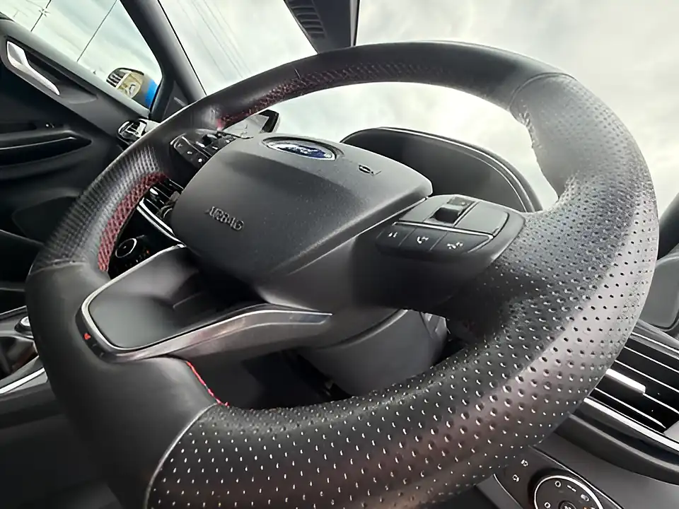 Used 2005 Ford Puma ST-Line Blue - Interior and Exterior details 14